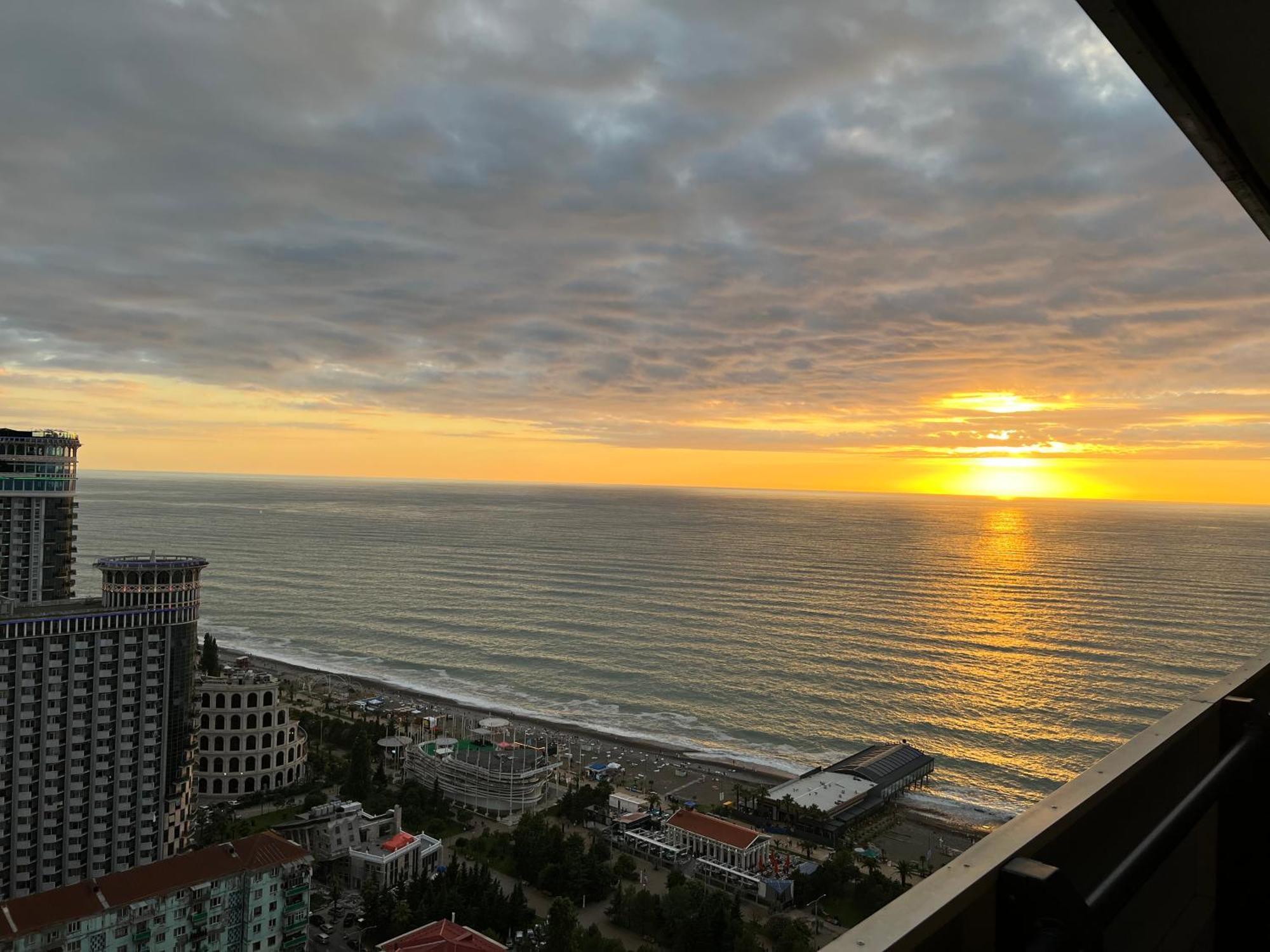 Orbi City Seaview Батуми Экстерьер фото