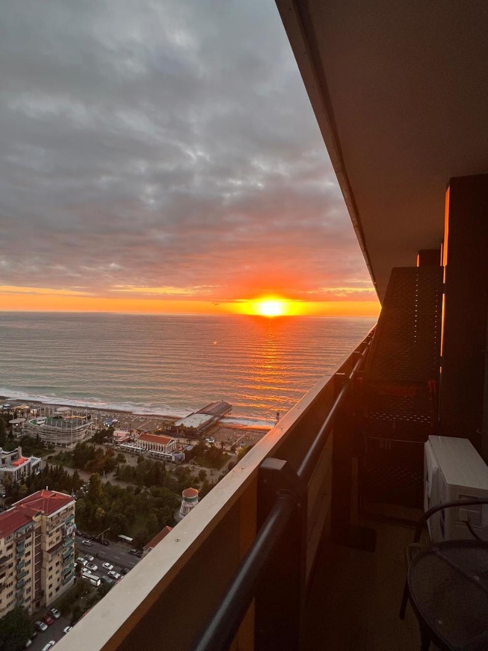 Orbi City Seaview Батуми Экстерьер фото